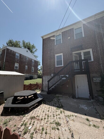Building Photo - 5717 Simmonds Ave