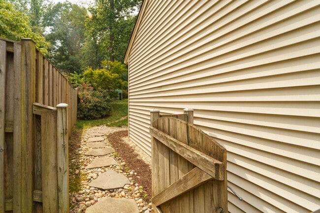 Building Photo - This 3 Bed 2.5 Bath Burke, VA Townhome is a Must See!