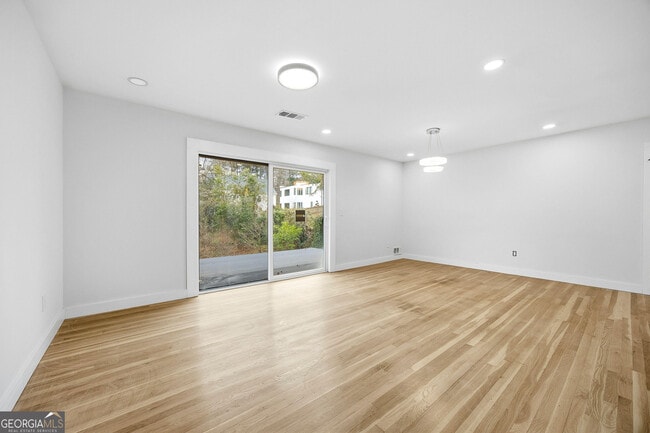 Building Photo - 42 W Belle Isle Rd NE