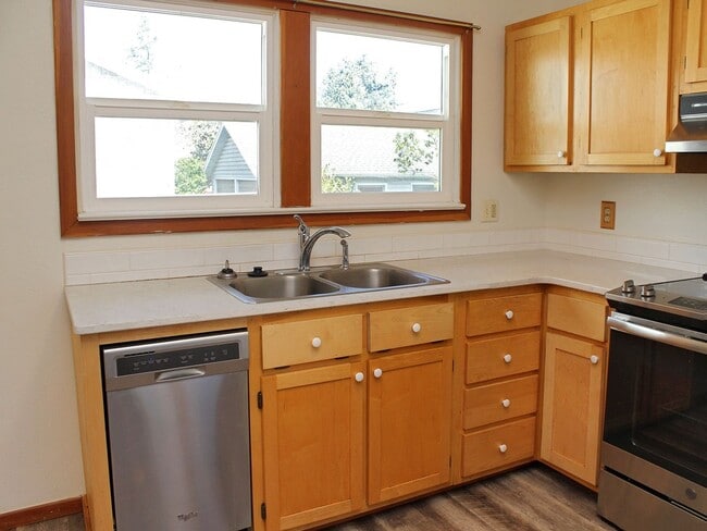 Building Photo - 3006 NE 66th Ave