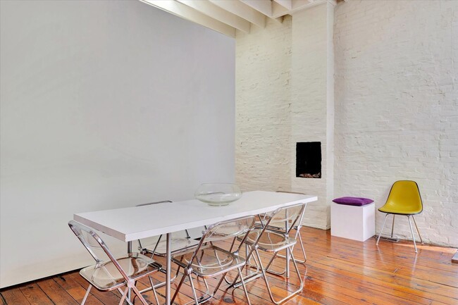 Building Photo - Gated Studio Loft Designed by Architect Ja...