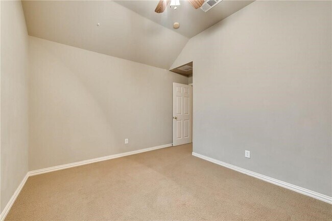 Building Photo - 2016 Deer Path Ct