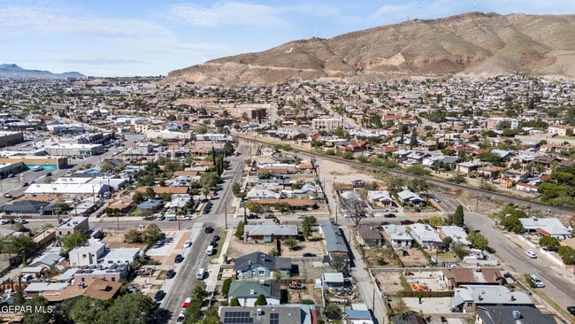 Building Photo - 3109 Douglas Ave