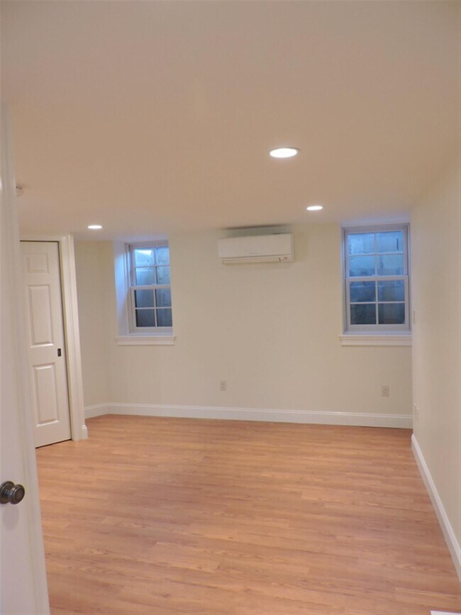 Building Photo - 147 Webster Ave
