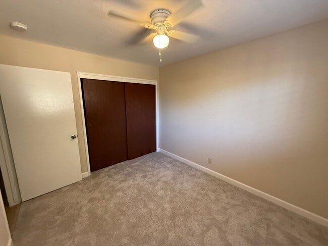Building Photo - 611 Fairview Dr