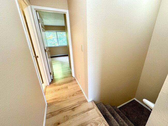 Building Photo - 2 Bedroom 1.5 Bath Townhome for Rent with ...