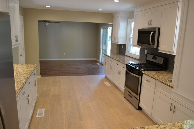 Building Photo - 122 Seaside Ave
