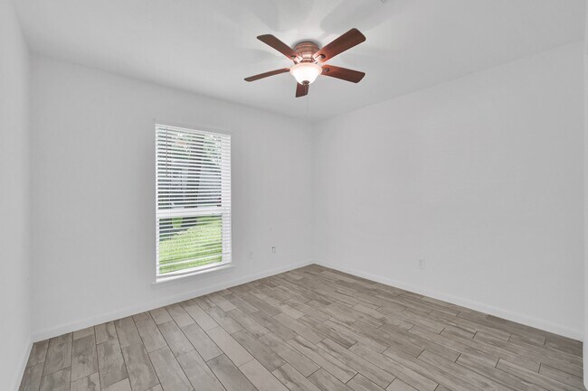 Building Photo - 3 W Woodtimber Ct