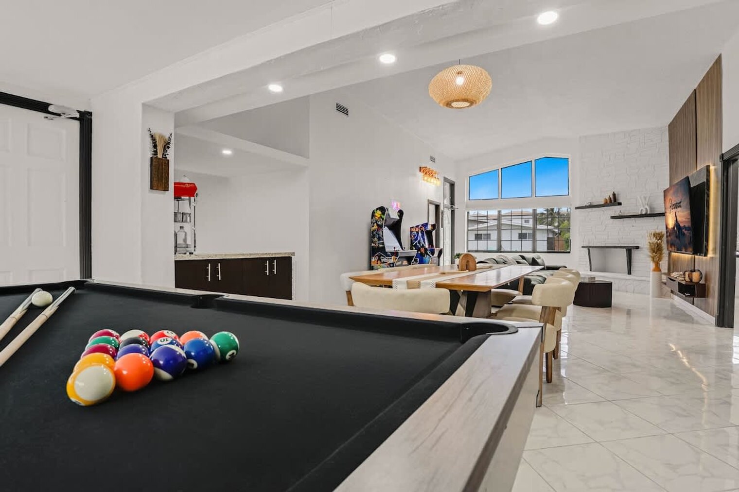 Building Photo - 20140 NE 25th Ct