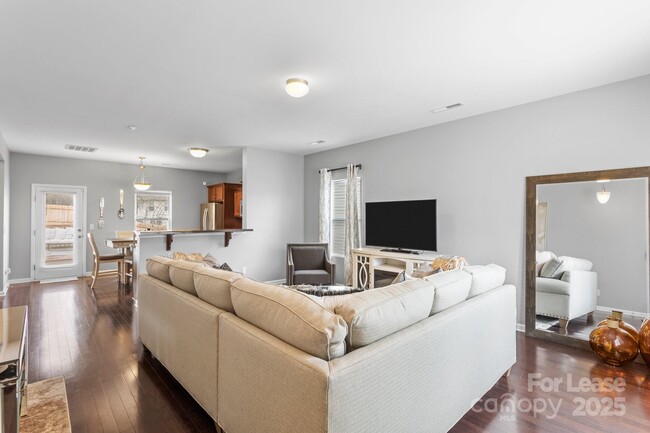 Building Photo - 727 Mountain Quail Dr