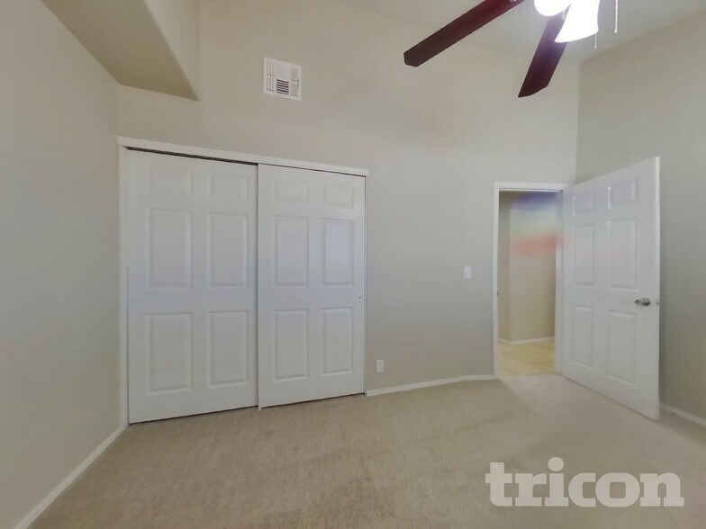 Building Photo - 3234 W Larkspur Dr