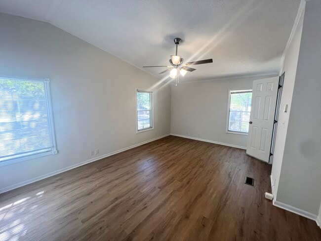 Building Photo - LEASING NOW FOR NOVEMBER 2025!