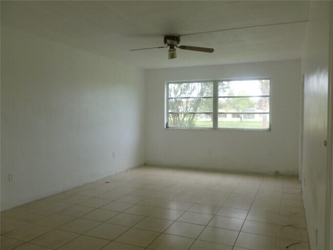 Building Photo - 2940 NE 203rd St