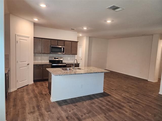 Building Photo - 106 Admiral Ln