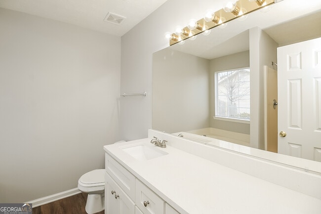 Building Photo - 358 Autumn Lake Dr