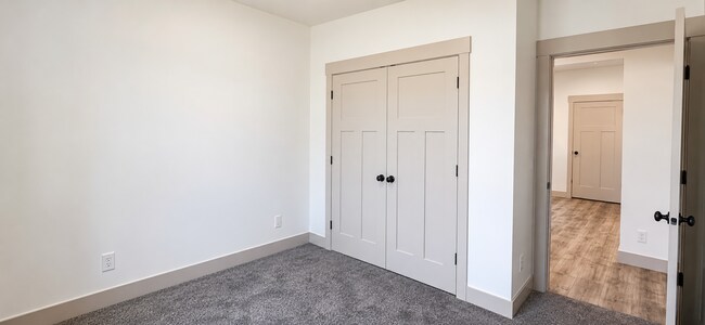 Building Photo - 654 N 3511 E