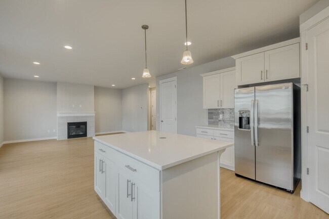 Building Photo - Brand New & Beautiful 2025 Holt Home !  Wa...