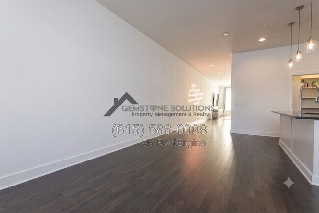 Building Photo - 420B 37th Ave N