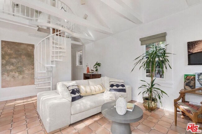 Building Photo - 2427 N Gower St