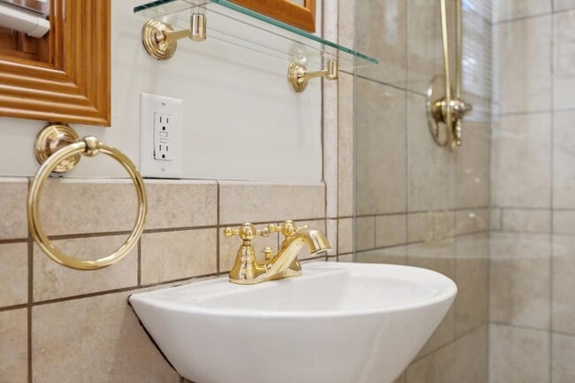 Building Photo - Beautifully Appointed Atherton Estate with Pool & Outdoor Entertaining