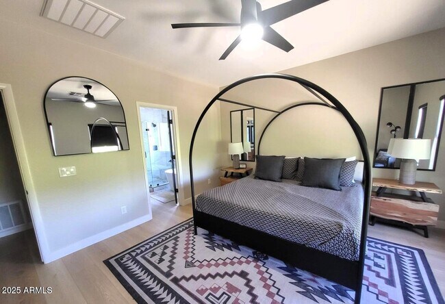 Building Photo - 6119 E Knolls Way N