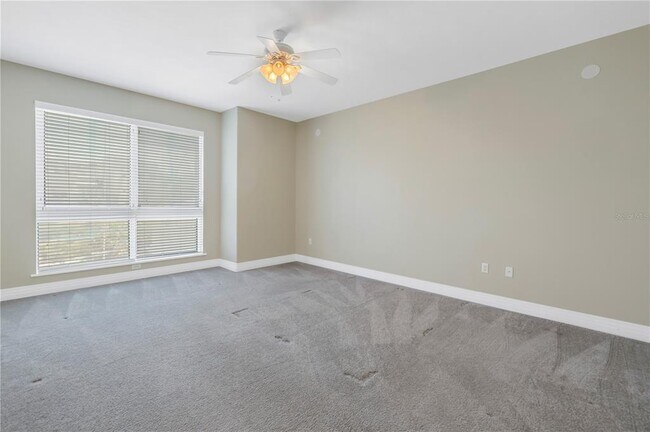Building Photo - 400 Beach Dr NE
