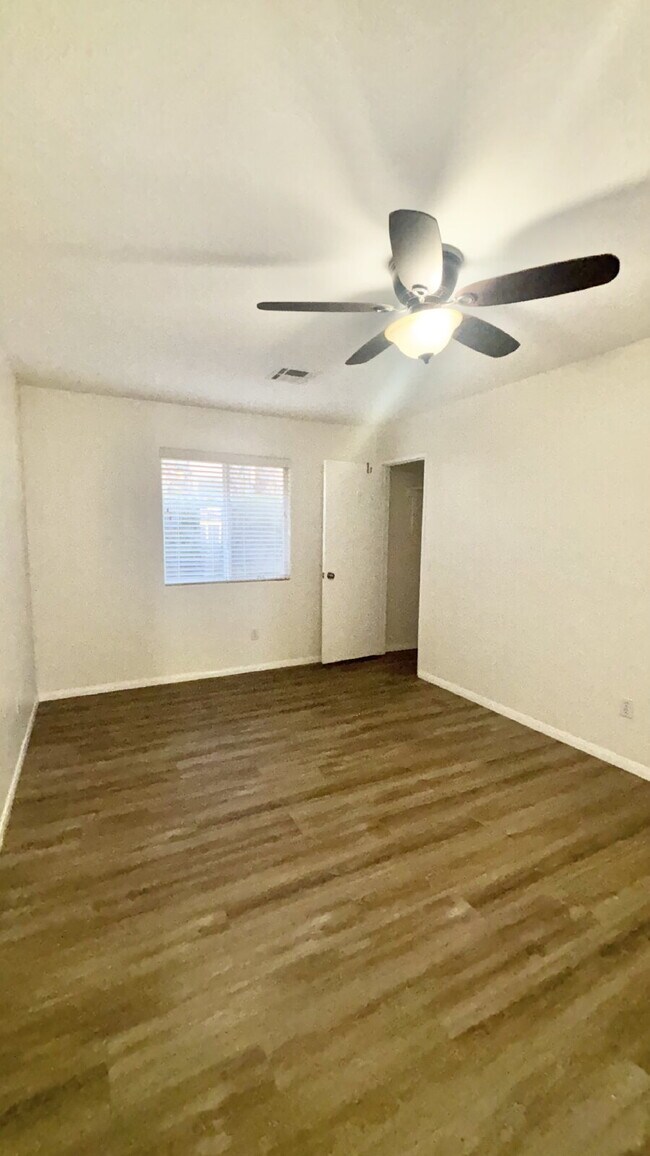 Building Photo - Cozy La Q Cove Long Term Rental Available Now!