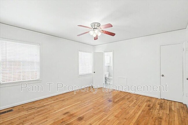 Building Photo - 736 E 45th St