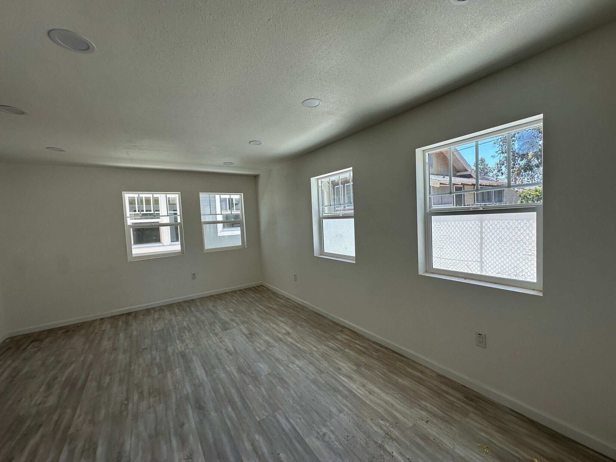 Building Photo - 616 S Van Ness Ave