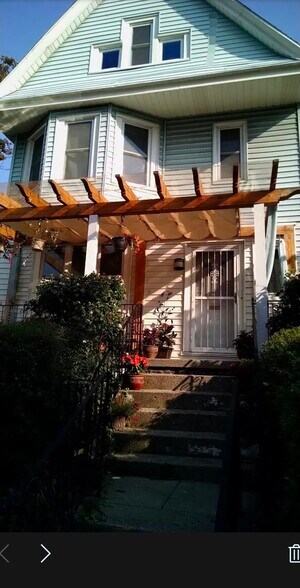 Building Photo - 972 Lafayette Ave