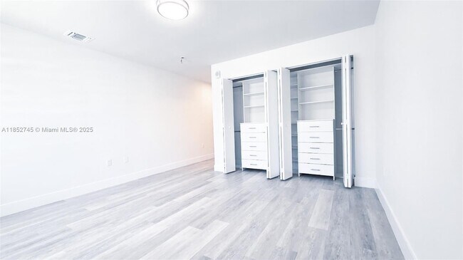 Building Photo - 2555 NE 193rd St