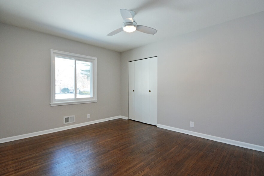 Bedroom 2 - 5204 Grandview Ln