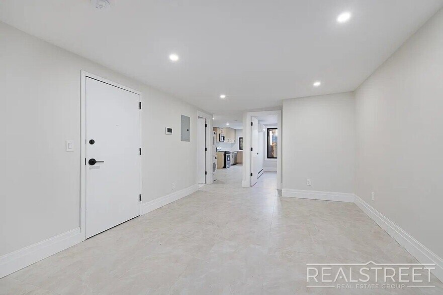 Building Photo - Jefferson Avenue