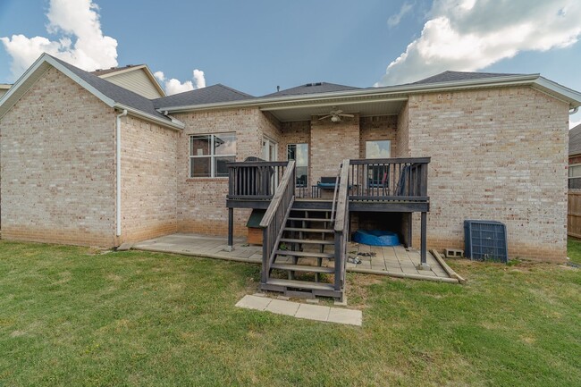 Building Photo - Immaculate 4 Bedroom Home with in Riverwal...
