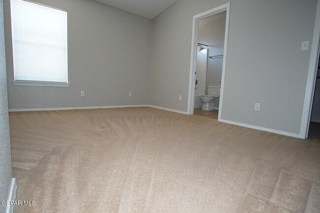 Building Photo - 807 Jaime St