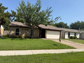Building Photo - 722 Circle Cove Dr