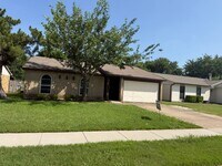 Building Photo - 722 Circle Cove Dr