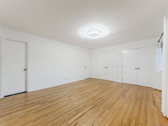 Building Photo - 202 Soundview Ave