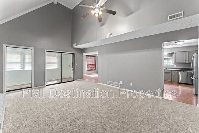 Building Photo - 3201 Creekwood Dr