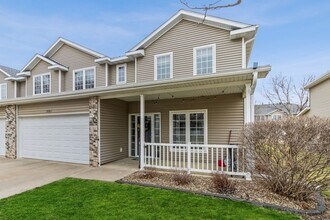 Building Photo - FOUNTAIN POINTE TOWNHOME!! 2 Bed, 2.5 Bath Townhome in Ankeny