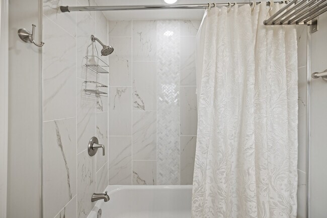 Building Photo - 5519 5th St NE