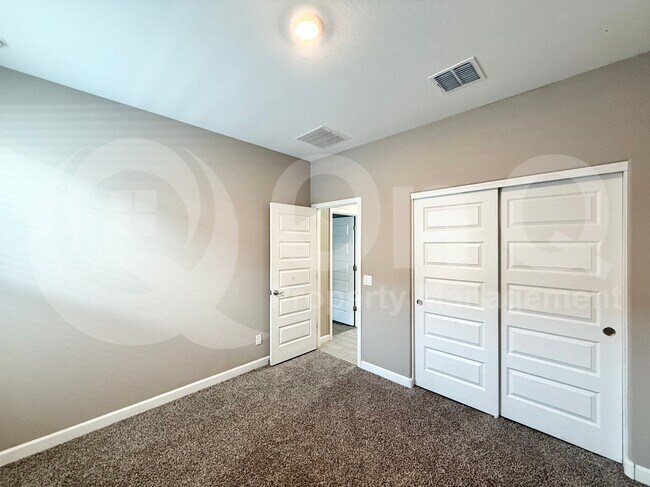Building Photo - 8222 S 44th Gln