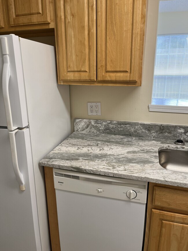 Building Photo - 824 Stonegate Ct