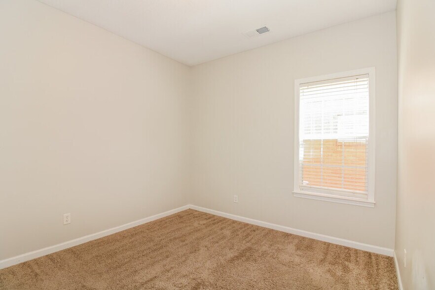 Building Photo - 8696 Eagle View Dr