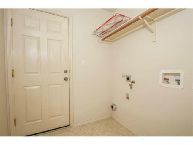 Building Photo - 833 Rusk Rd