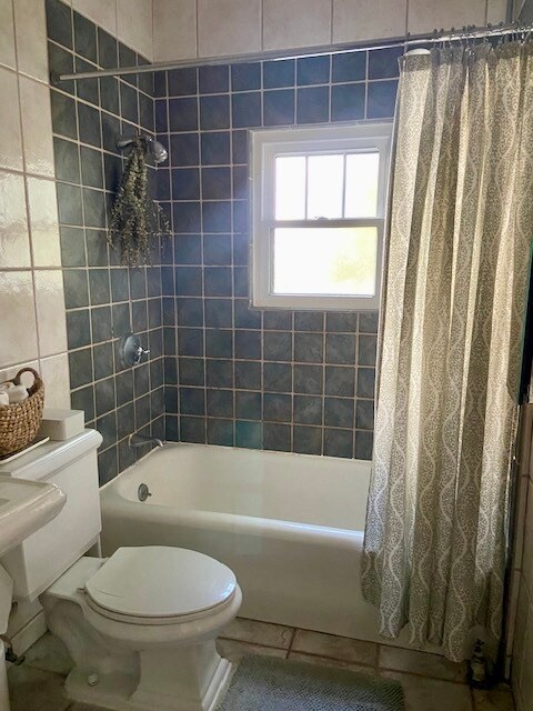 Updated bathroom - 3514 Mooney Ave