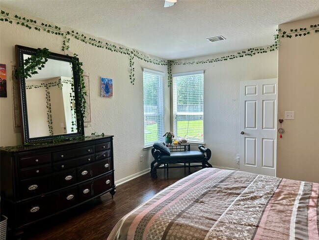 Building Photo - 18622 Each Elm Way