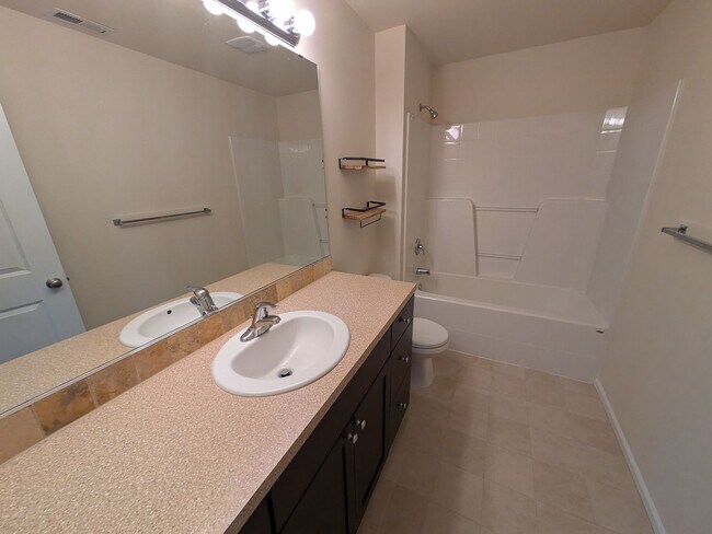 Building Photo - 3100 Eagle Loop NE