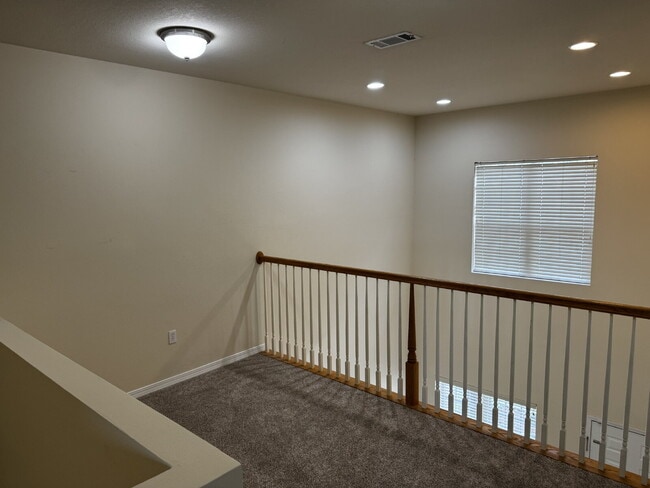 Building Photo - "Spacious 3-Bed Townhouse Oasis with 2.5 B...