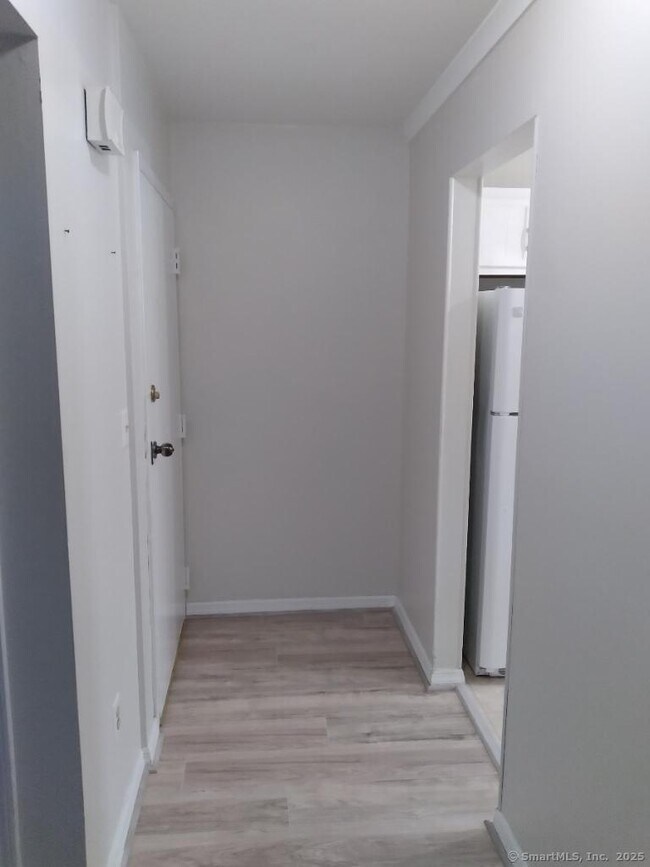 Building Photo - 16 Southwind Ln